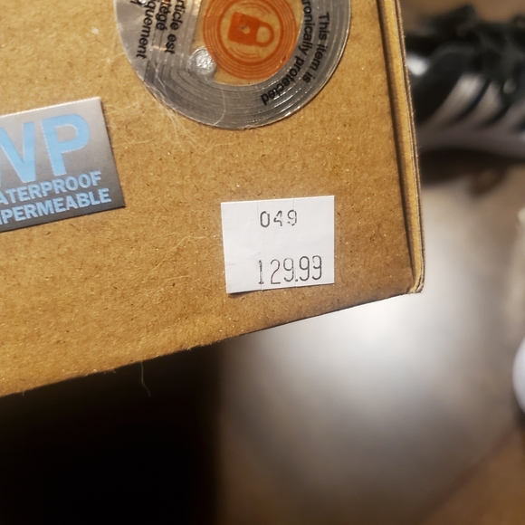 New hiking boots. Ladies size 9 - Picture 4 of 4